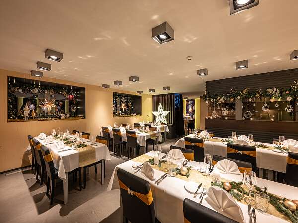 weihnachtlich dekorierter Raum