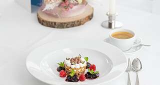 Bankett Dessert Hübsch angerichtetes Dessert auf Bankettisch