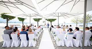 Ceremony on the shores of Lake Zurich