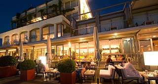 Marina Lachen : des heures romantiques sur la terrasse d'été Marina Lachen : des heures romantiques sur la terrasse d'été