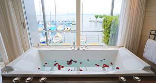 Marina Lachen privates Jacuzzi in der Sunset Junior Suite