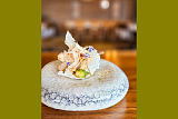 Knusprige Reisgalette mit geröstetem Rosenkohl, süss-saurem Teriyaki-Schaum und Katsuobushi