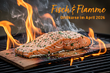 Lachstranche auf Planke auf Feuer